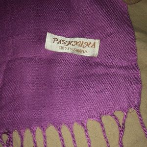 Magenta 100% pashmina, never worn great condition